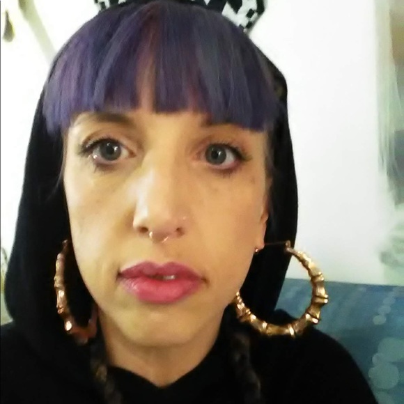 Meet your Posher, Jenn - Picture 1 of 1